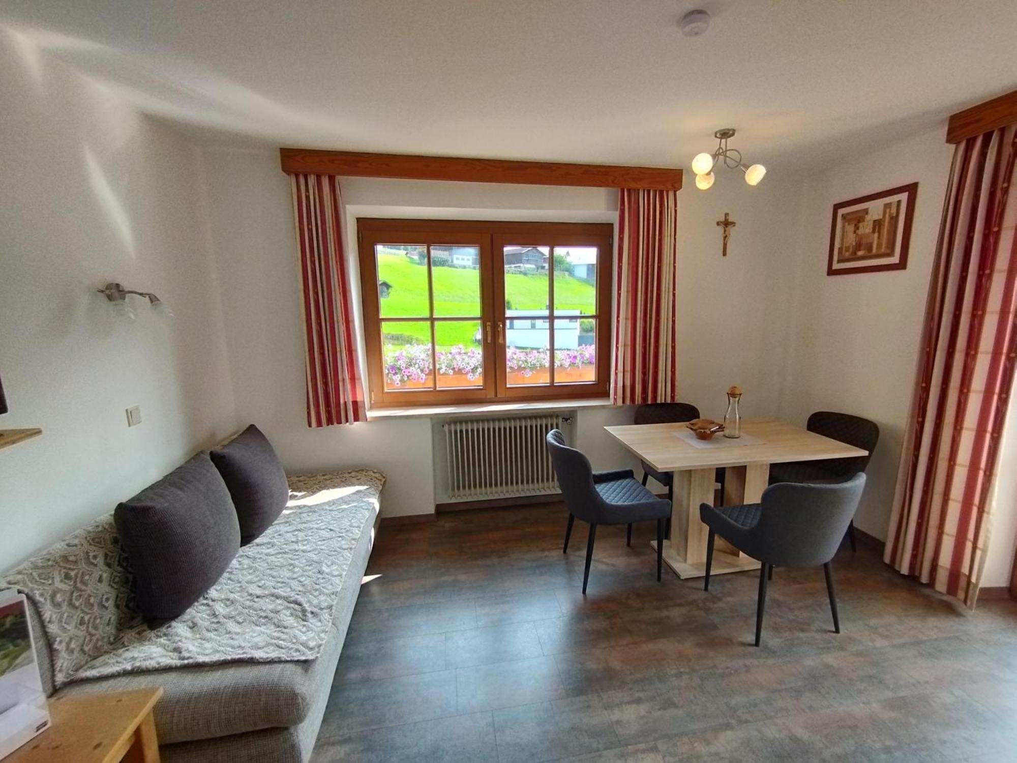 Ferienwohnungen Krismer Arzl im Pitztal Exterior foto